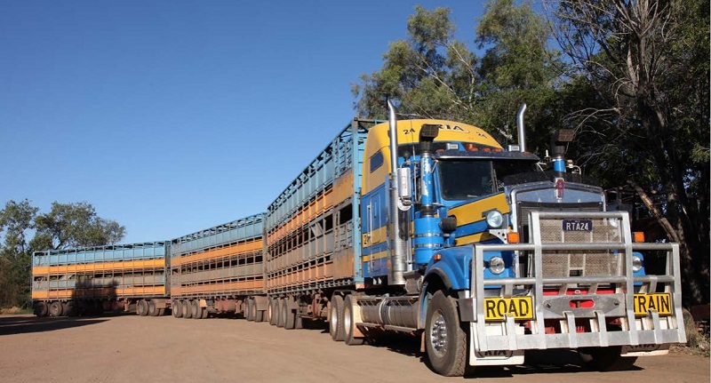 The oldest ISXe5 in the RTA Mt Isa fleet powers this C509 Kenworth.