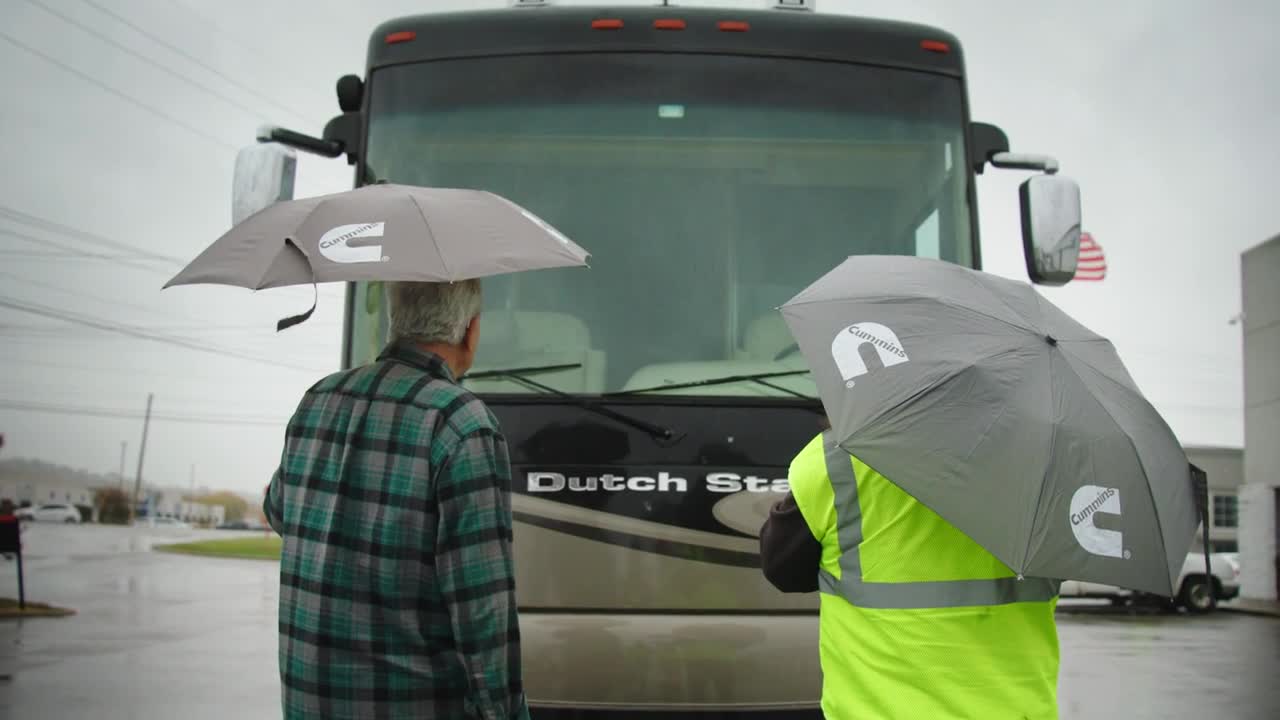 Cummins tech helping out an RV on the side of a road