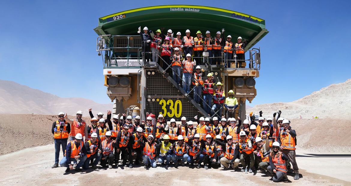 Cummins team in front of First Commercial Hybrid-Electric Ultra-Class Mining Haul Truck 
