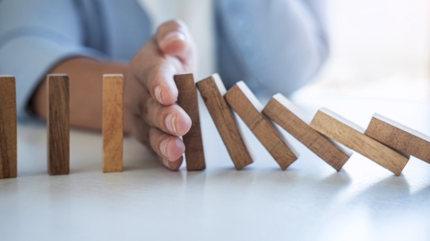 hang stopping domino blocks from falling