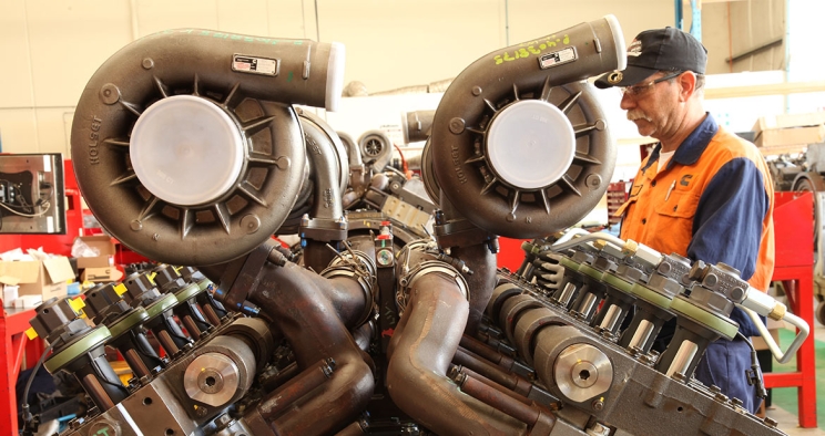 Employee working on QSK60 mining engine