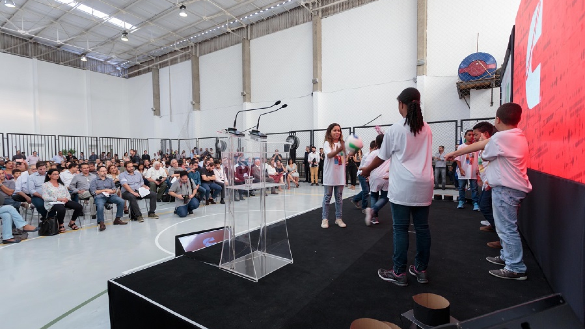 Students help celebrate the renovation and expansion of the Victor Civita school in Guarulhos, Brazil, along with a host of neighborhood residents, government officials and Cummins employees.