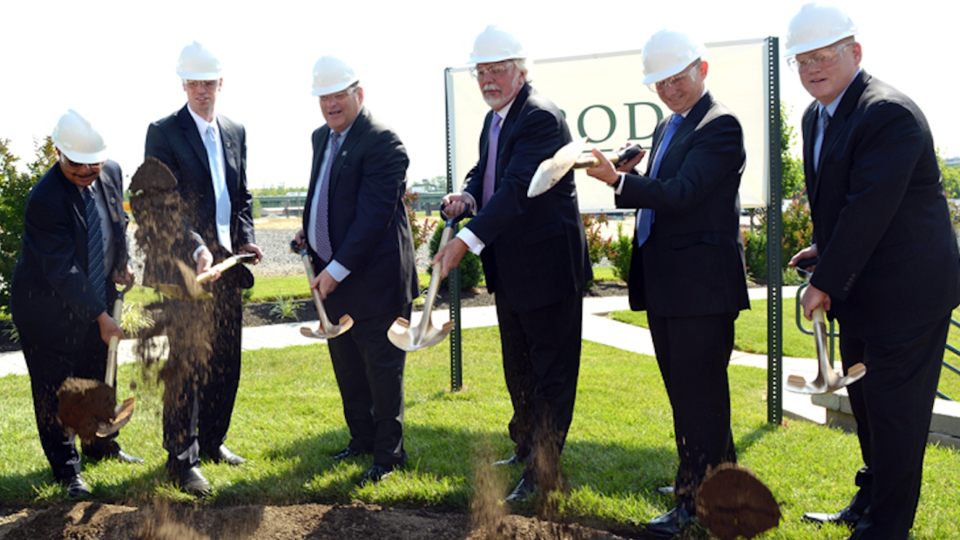 Dignitaries including Delaware Gov. Jack A. Markell attended a ground breaking ceremony this summer for an innovative energy solution at Croda Inc. in Delaware featuring Cummins’ combined heat and power systems running on landfill gas.