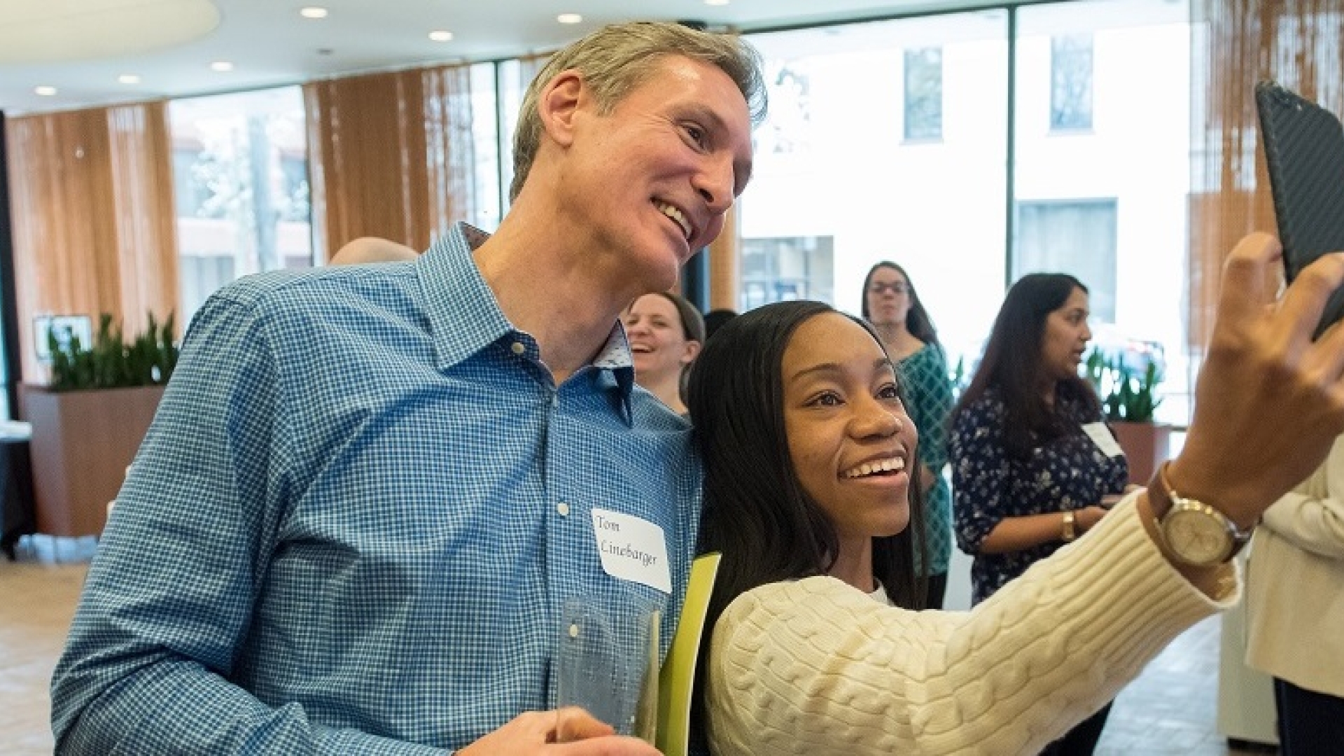 Cummins Chairman and CEO Tom Linebarger attends a meeting of the Women's Affinity Group in 2017.