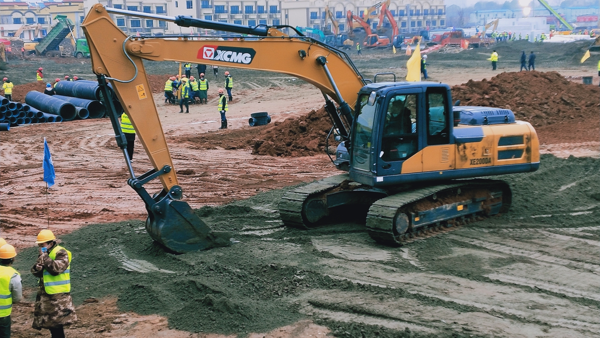 An excavator powered by a Cummins engine helps build one of the emergency hospitals to fight COVID-19 in Wuhan.