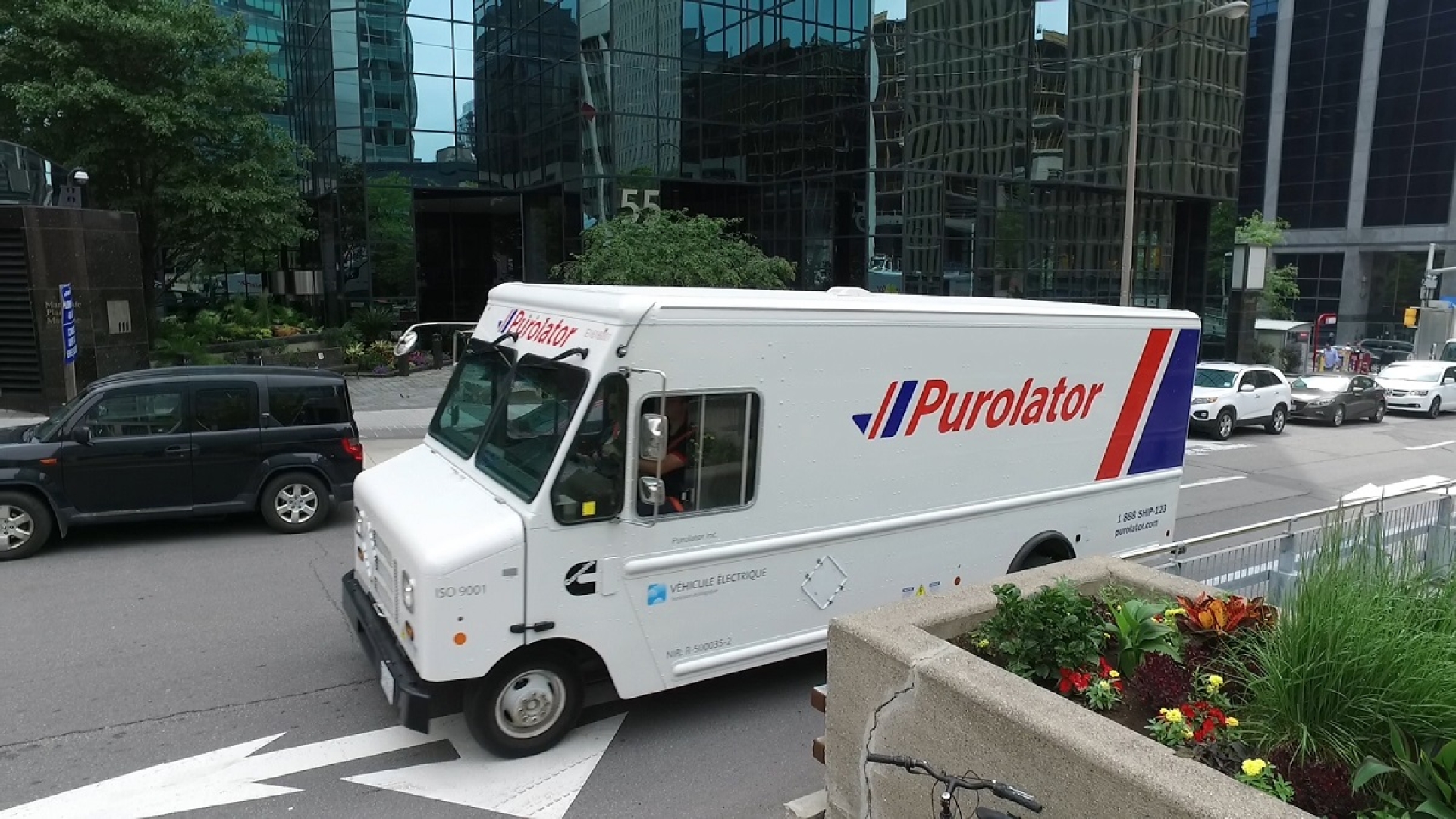 The Purolator-Cummins electric delivery truck is being tested on the streets of Ottawa, Canada’s capital.