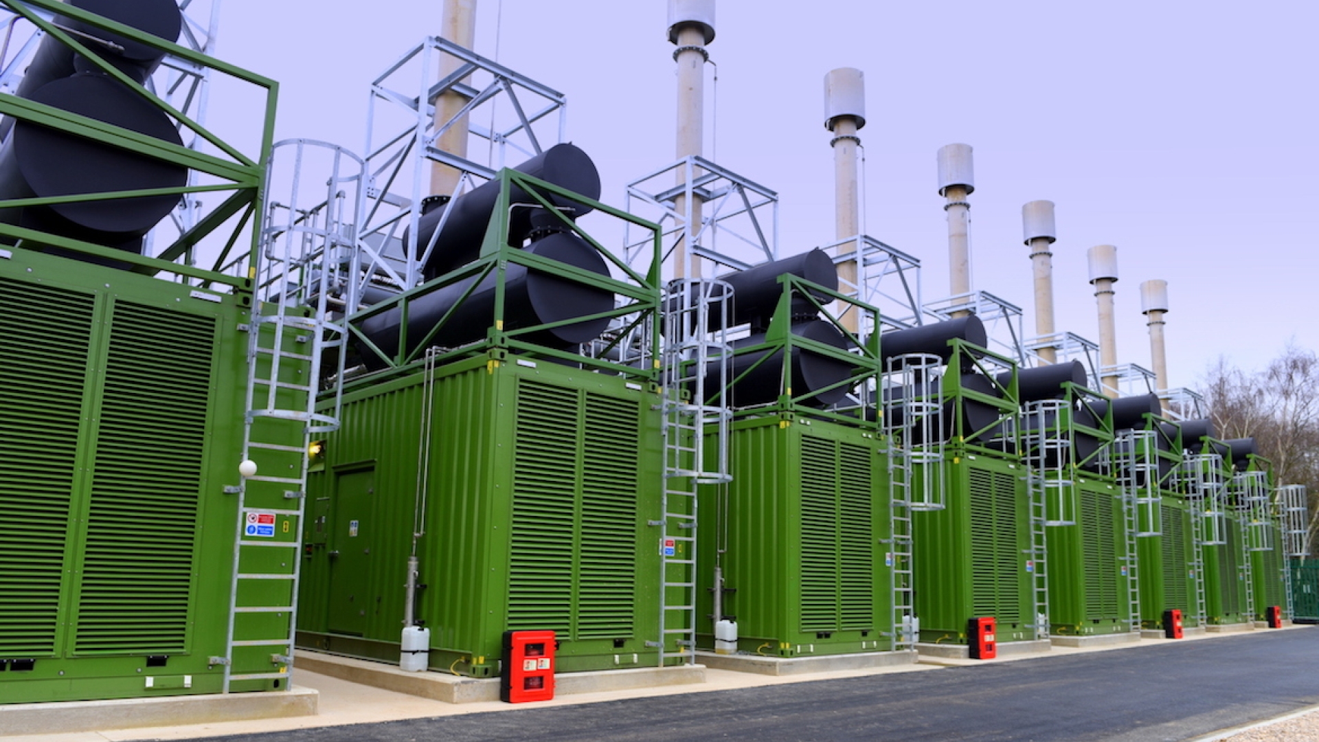 How Cummins equipped a UK site with C2000 N5C gas generators is the subject of a new video