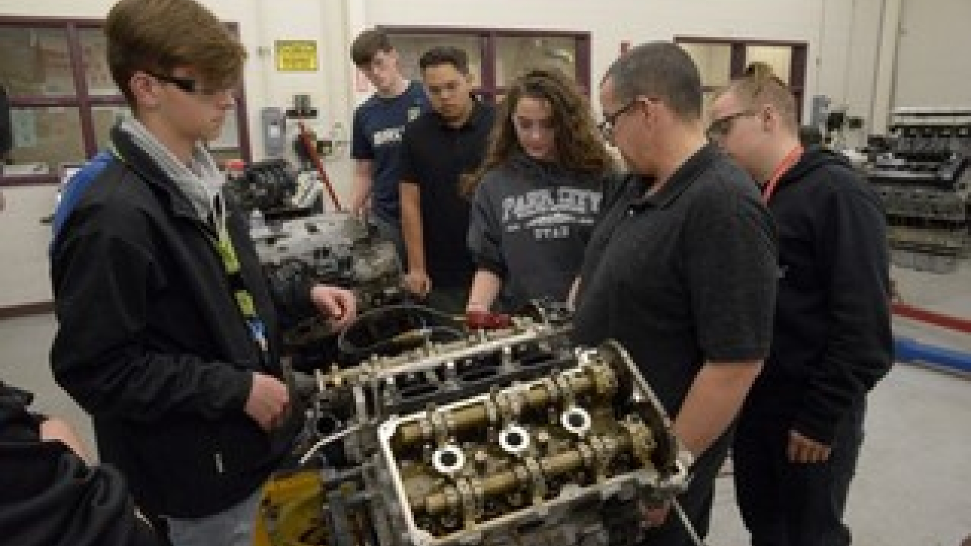 Area 31 students get familiar with engines