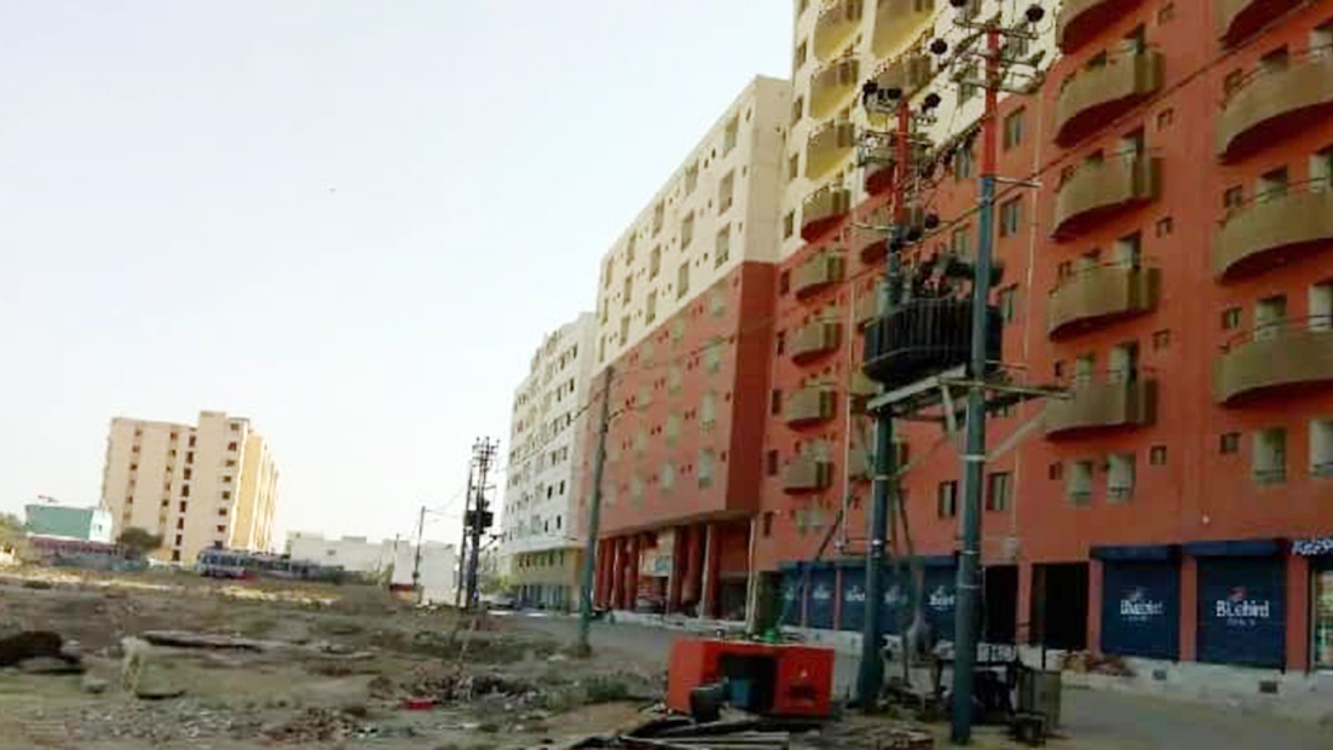 The builder of a new condominium in Karachi turned to Cummins authorized distributor Orient Energy Systems for a dependable backup power system. 