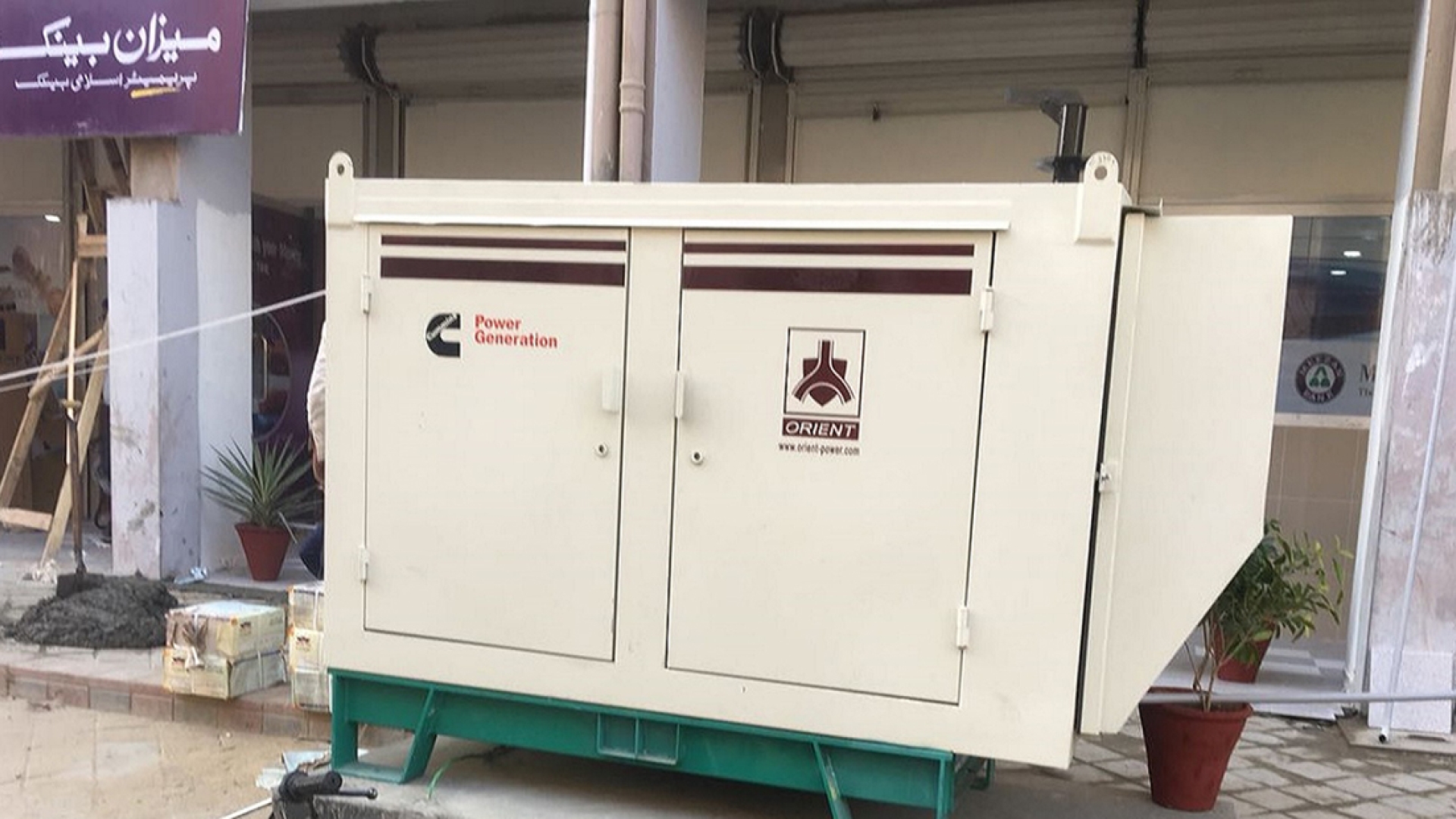 A Cummins standby power system at Meezan Bank's Chawala Market Branch.