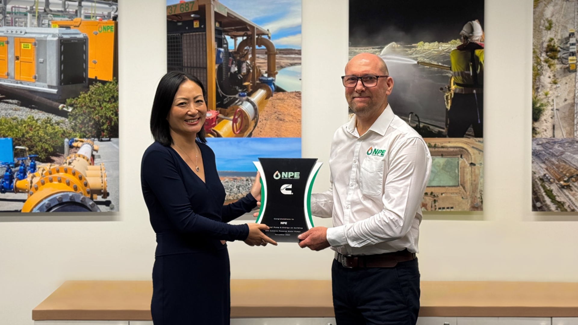 Annie Chu, Executive Managing Director - Cummins Asia Pacific, presents plaque to NPE General Manager Jeremy Collins