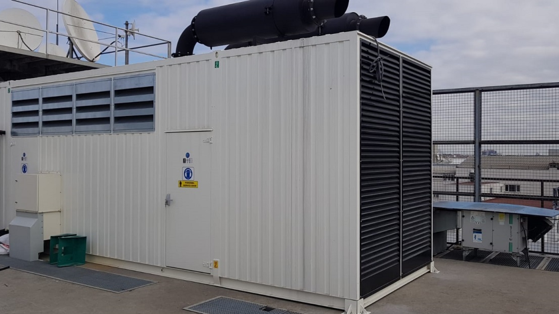 Cummins Turkey provided the solution to back up two identical utilities with identical Bus A and B configurations in the form of two Cummins C2250D5 generator sets.