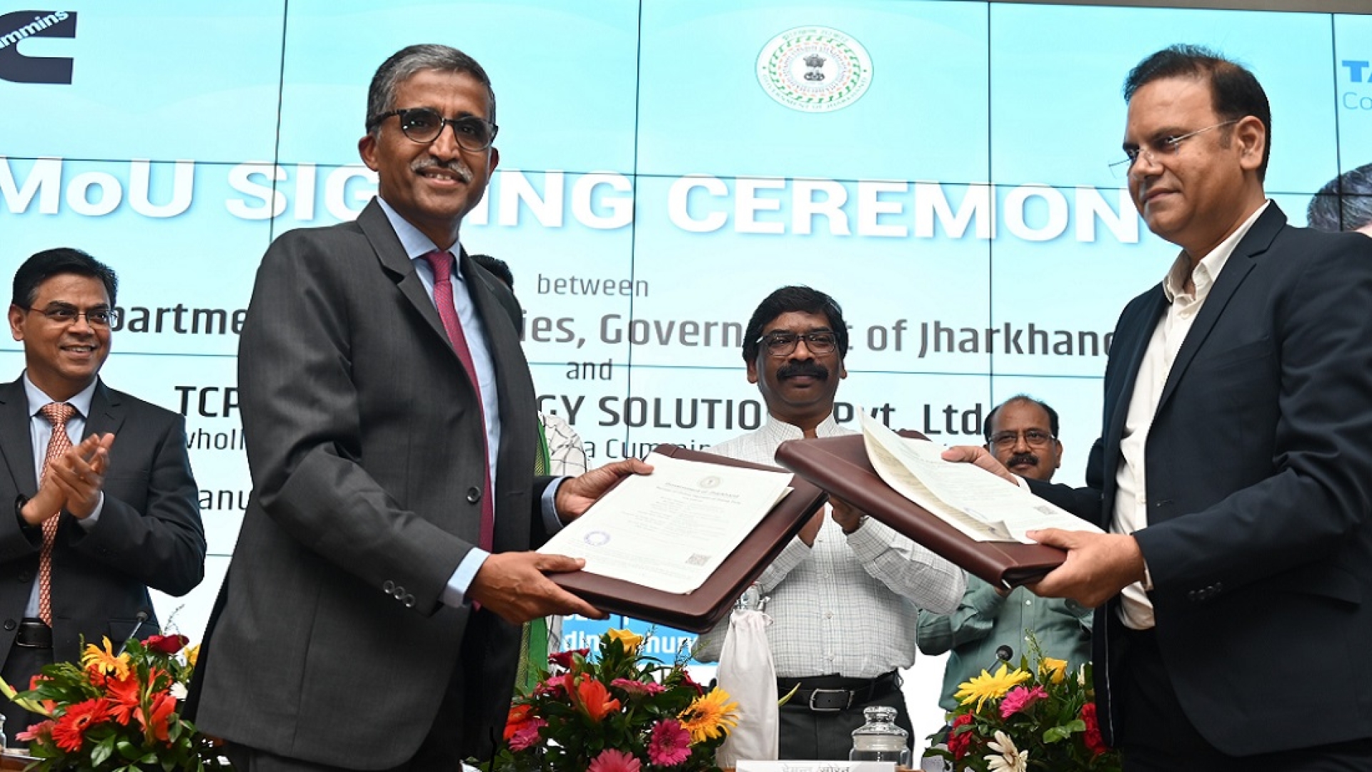 Ajay Patil, CFO, Cummins India signs MoU with Shri Jitendra Kumar, Secretary, Department of Industries, Government of Jharkhand