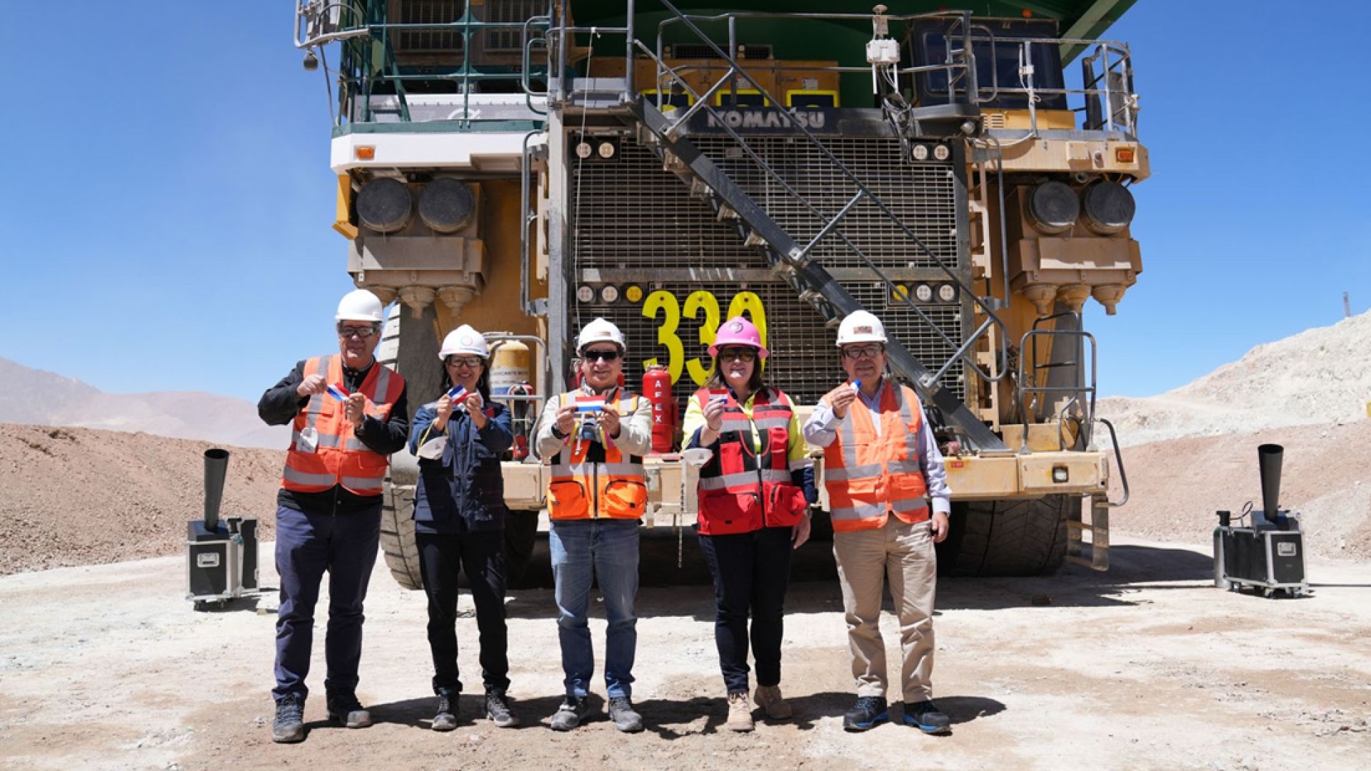 Cummins team in front of First Commercial Hybrid-Electric Ultra-Class Mining Haul Truck 