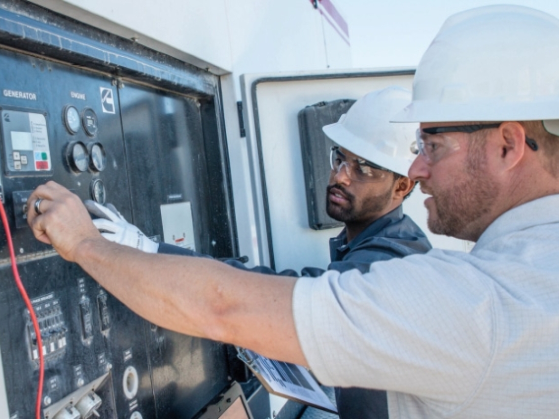 Cummins technicians checking diagnostic information